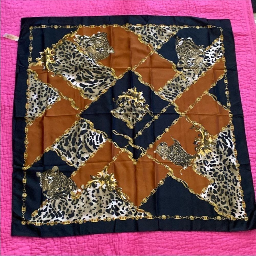 Contest da Vinci Leopard Print Silk Scarf
